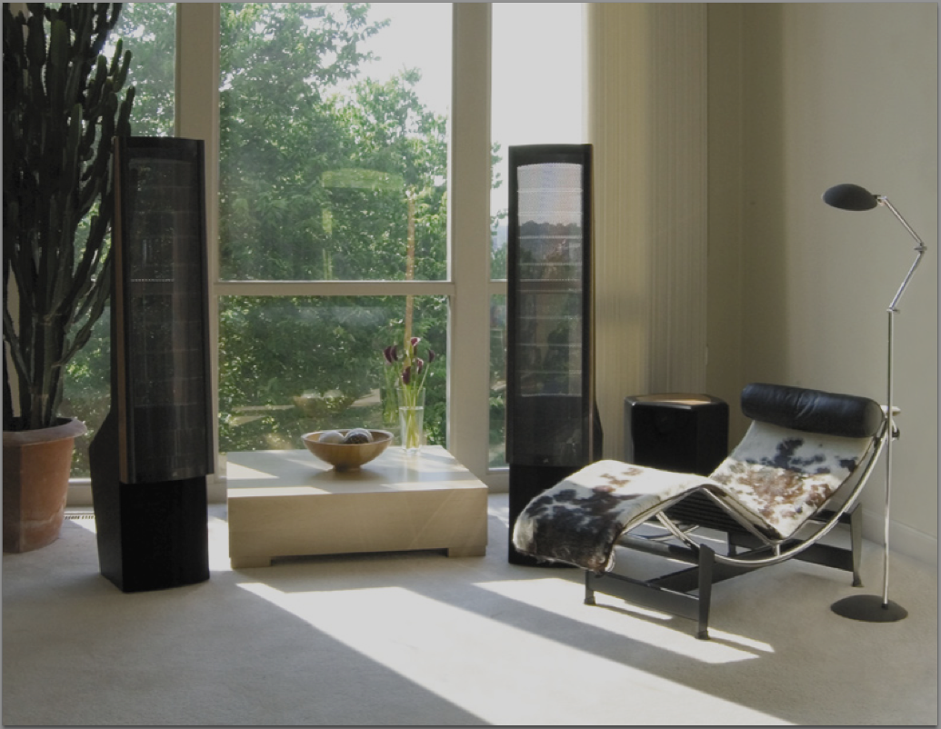 ML Ascenti w LC4 chaise.png