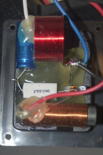 Monitor_Audio_Crosover_Typical.JPG