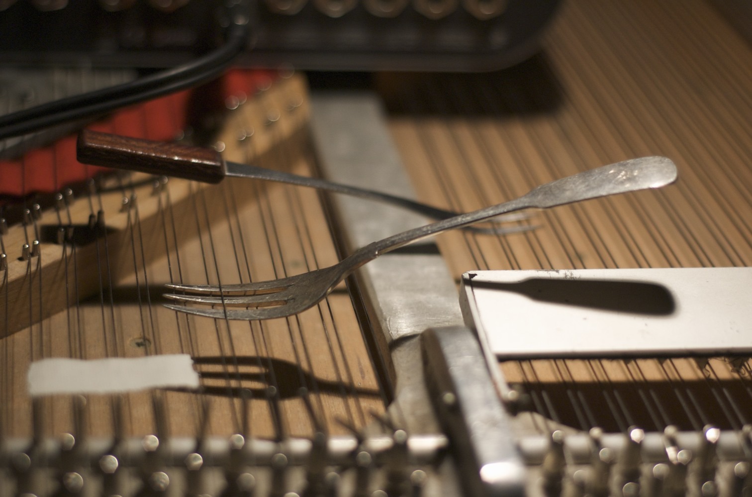 Prepared_piano_board_Neumann[1].jpg