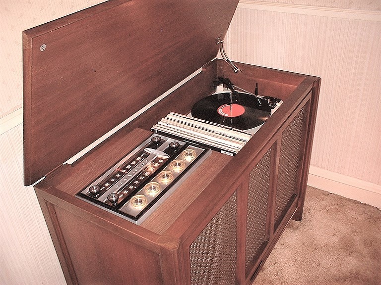 rca_console-angle2.JPG