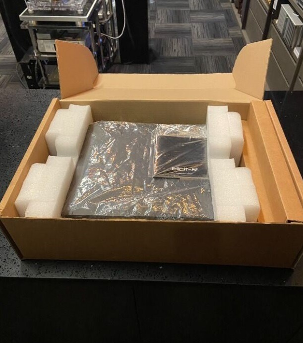 Rega Elicit-R 23006.jpg