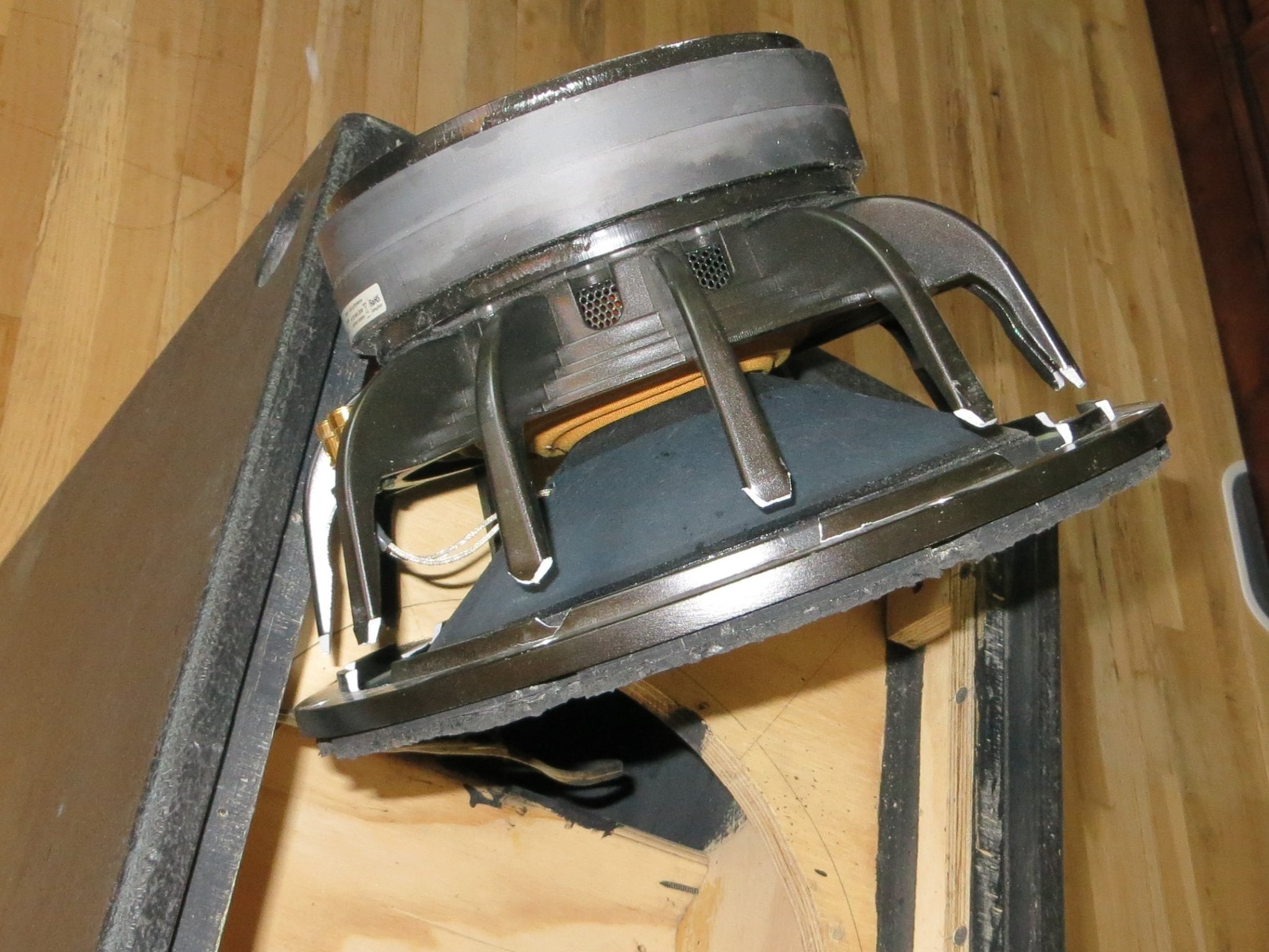 Right Speaker 03.jpg