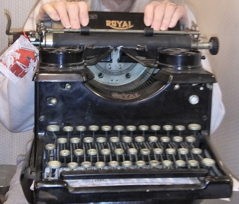 RoyalTypeWriter.jpg