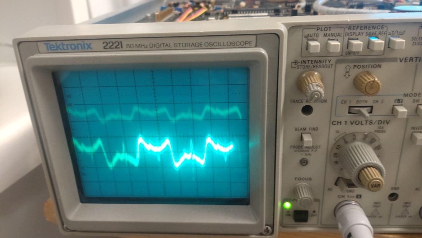 SA-9500 00 L+R outputs (speakers).JPG