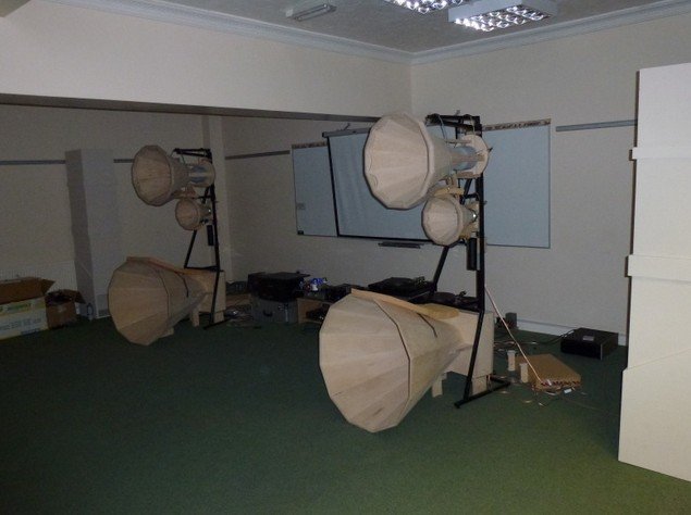setting up2.jpg