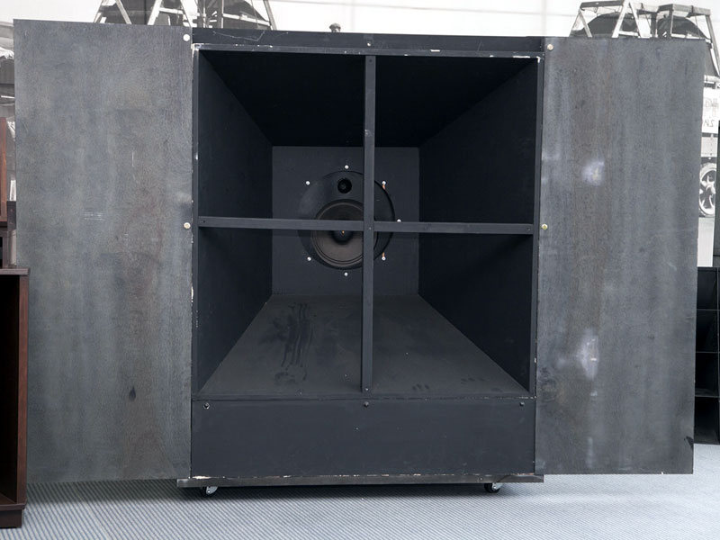silbatone_speakers_2.jpg