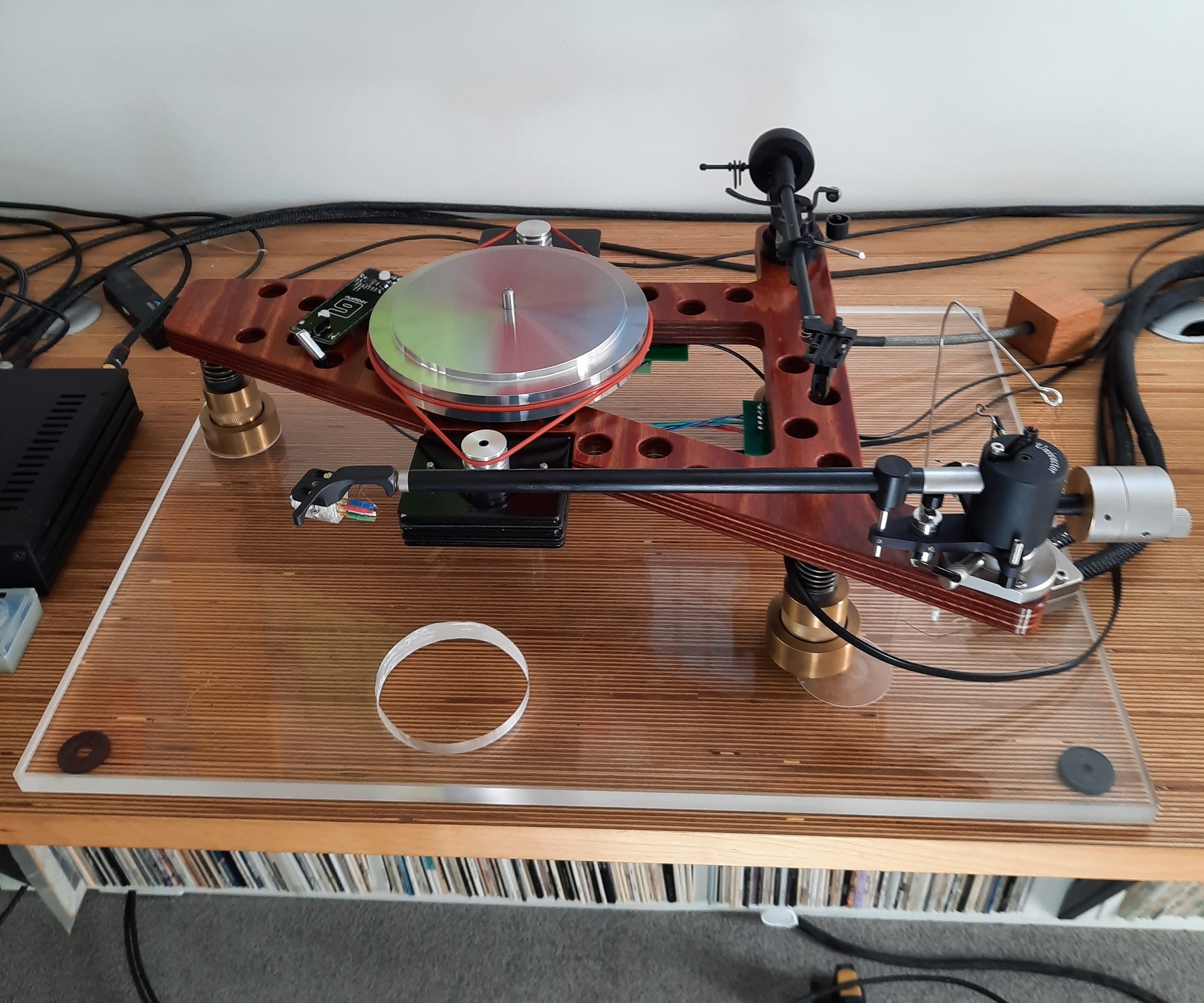 SkeletaLinn - with vibration-absorbing motor mounts - inner platter only.jpg