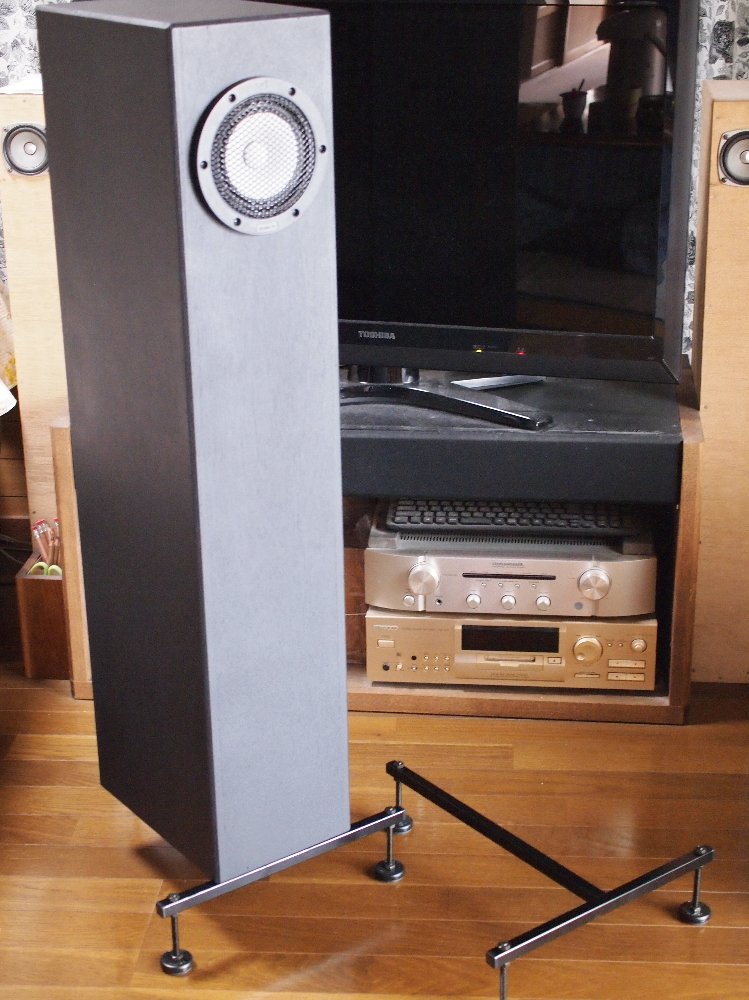 steel pipe stand.jpg