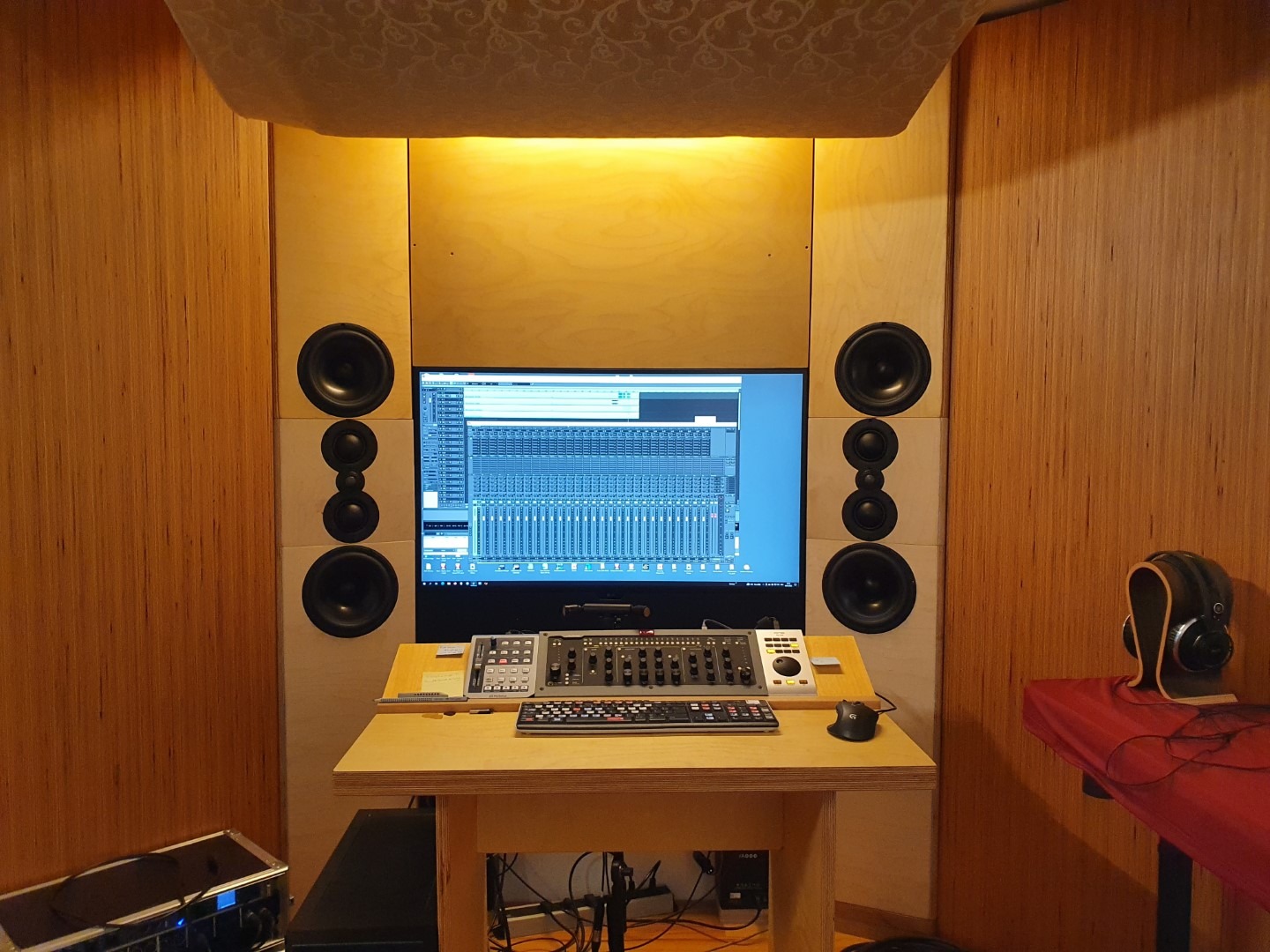 Studio JF (FHD).jpg