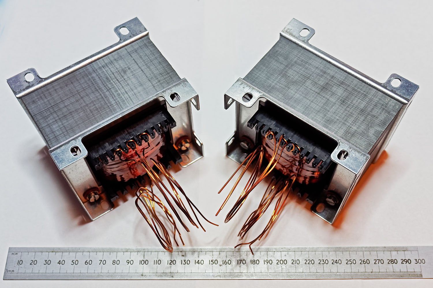 susan-two-se-output-transformers-ei96x46-with-8-6-4ohm-taps-1.jpg