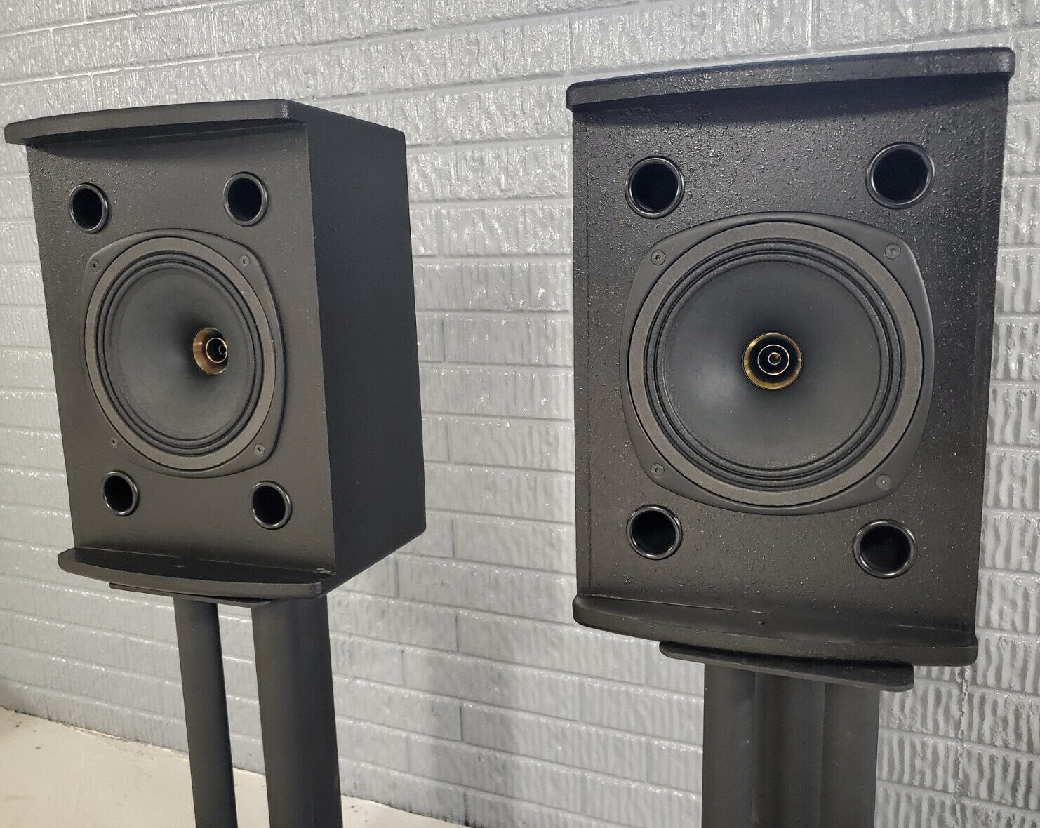 Tannoy-V8-8-Dual-Concentric-Speakers-Pair.jpg