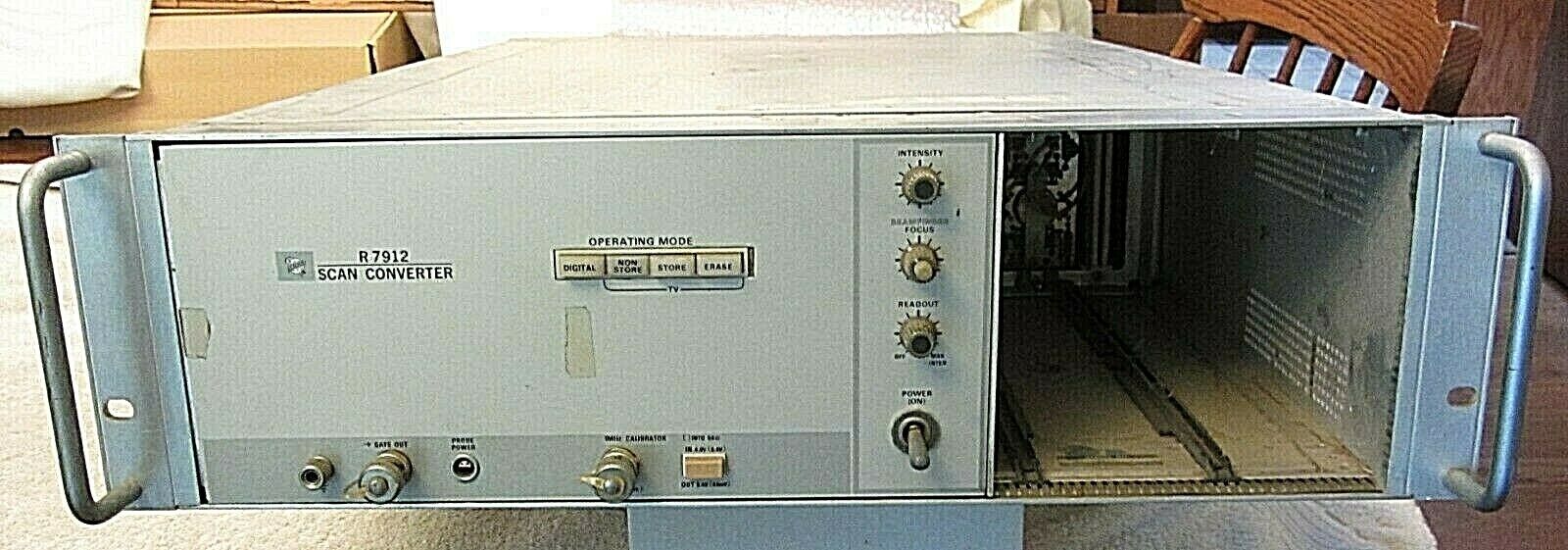 Tek_R7912.jpg