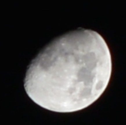 The Moon F8 1-100s ISO100.jpg