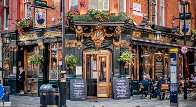 The Salisbury, St. Martin's Lane, London.jpg
