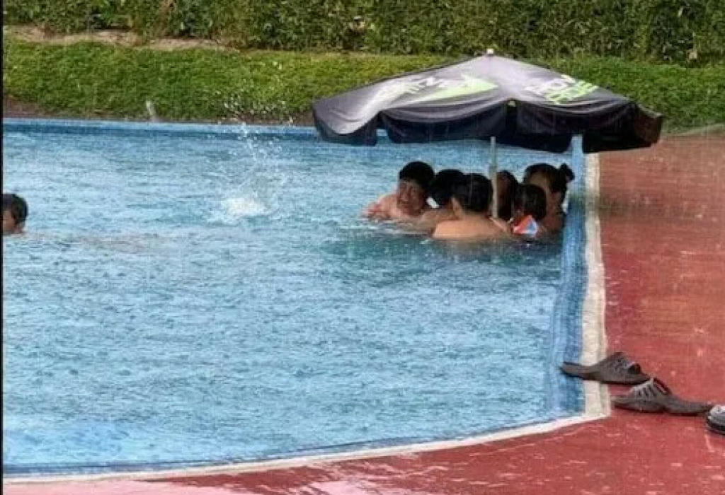 TryingNotToGetWet.jpg