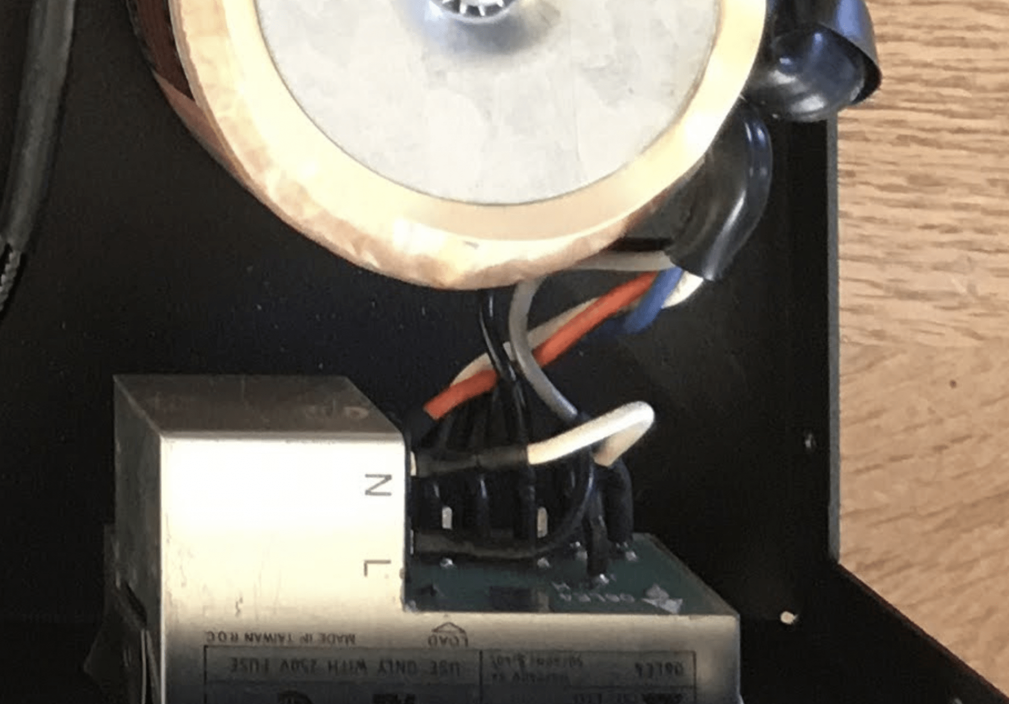 Wadia 32 mains plugging detail LQ.png