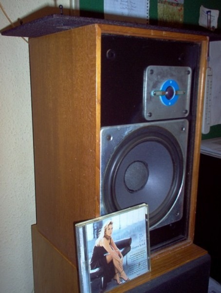 Wharfedale Shelton XP2.jpg