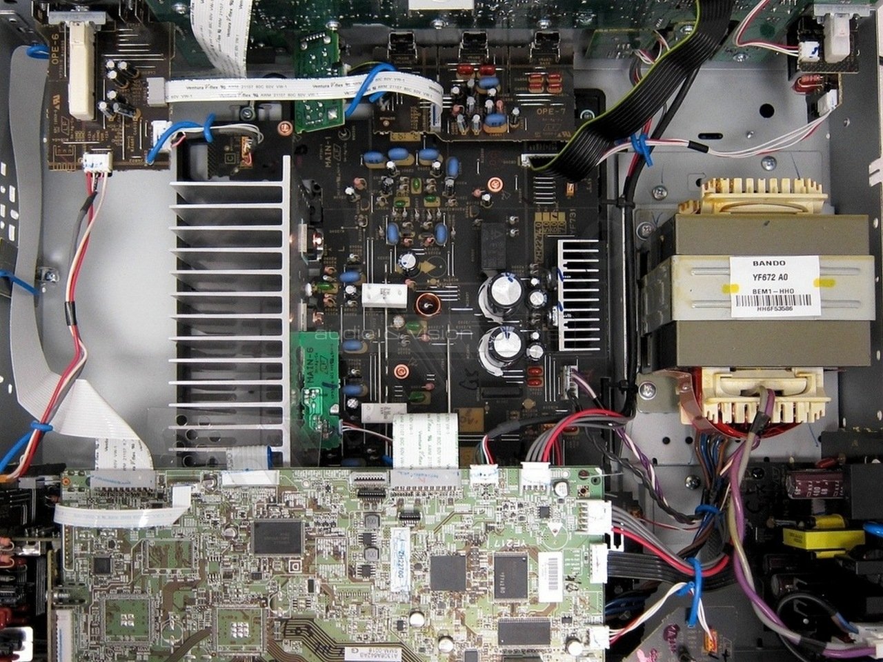 Yamaha-R-N500-inside_big.jpg