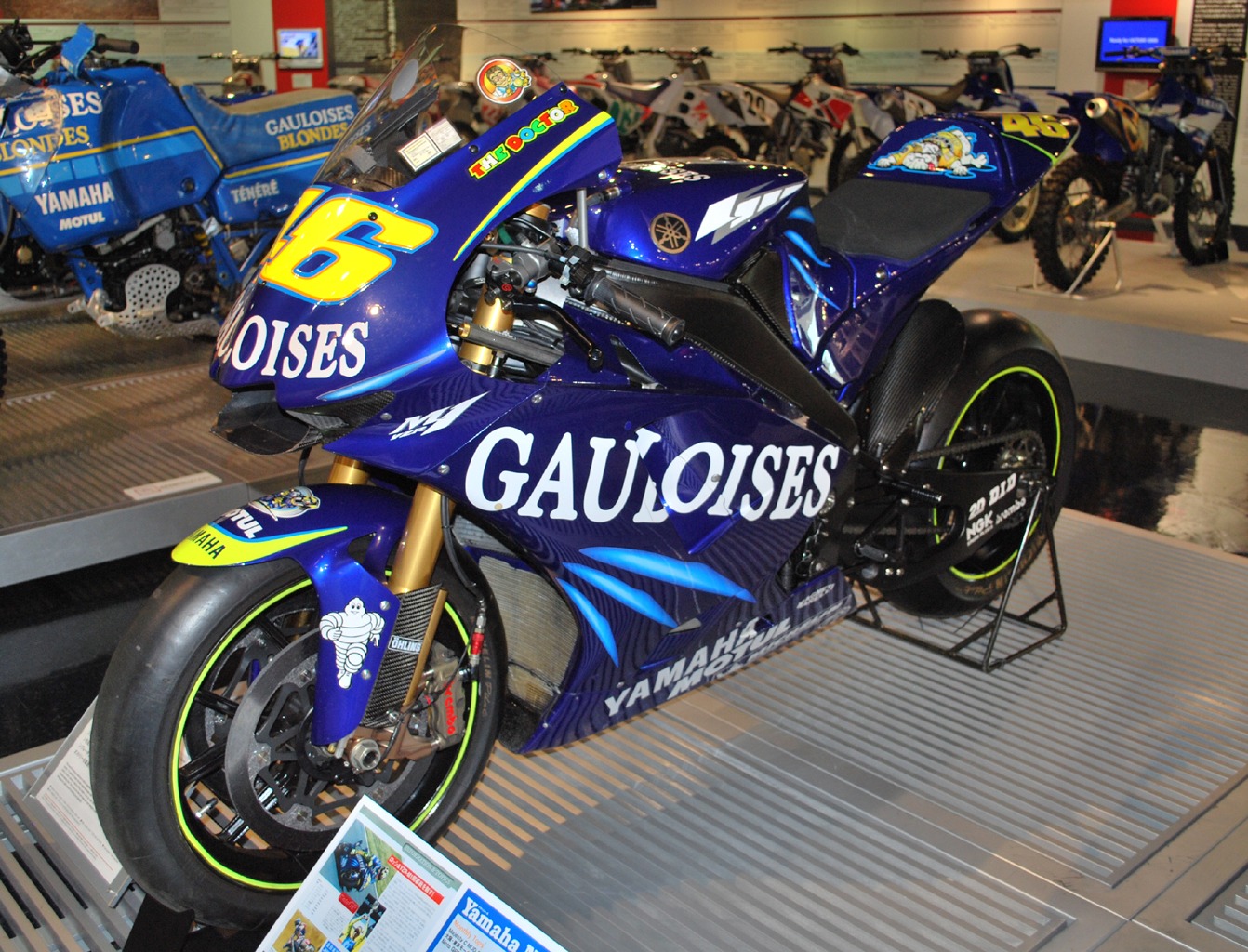Yamaha_YZR-M1_2004.jpg