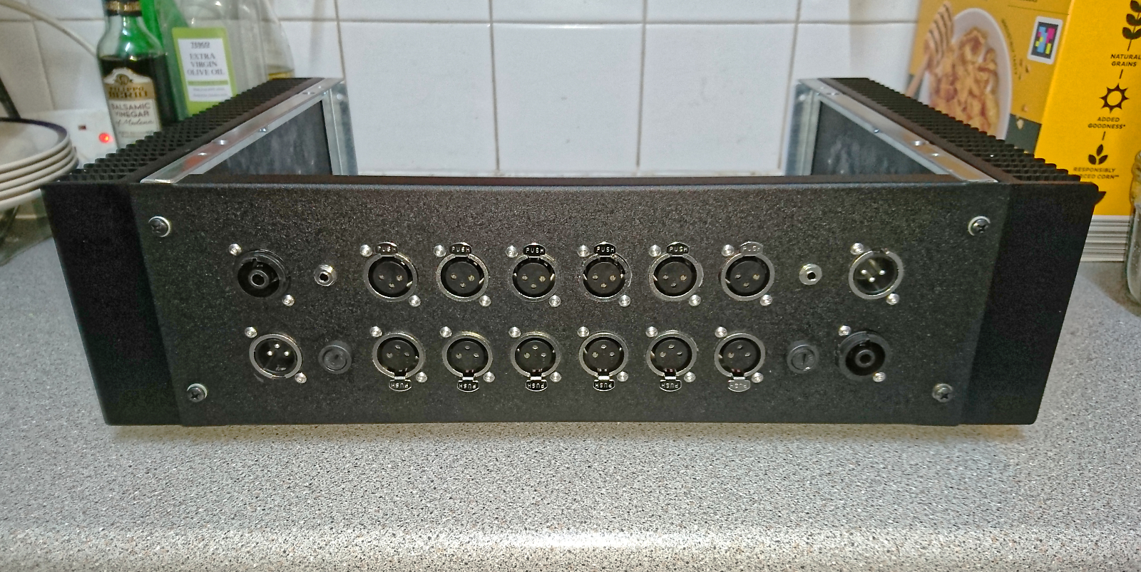 zeus-tx102-se-preamp-linedriver-newtype-rear-1.jpg
