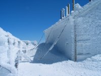 Mount_Washington_chained_building.jpg Mount_Washington_chained_building.jpg