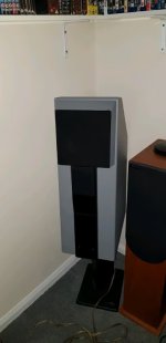 Roksan-Ojan-3-grey-II.jpg
