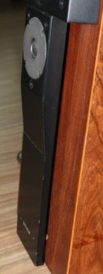Roksan Ojan 3 bright surround-VI.jpg
