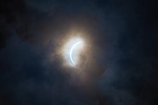 Solar_Eclipse_2024-04-08_DBS3550_crop_1500x1000.jpg