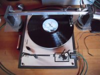 tangential_tonearm_playing.jpg