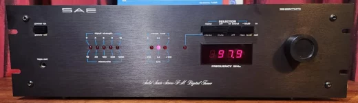 1981-Scientific-Audio-Electronics-SAE-3200-FM-Digital-Tuner-2-scaled.webp
