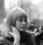 Marianne Faithfull 1964.png