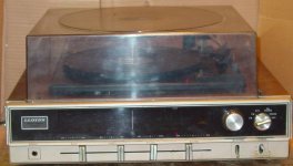 Lloyd's receiver & Turntable.jpg