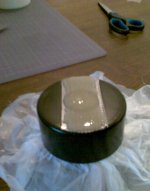 Dipol_08_ChassisMitAufgetragenemKleber.jpg