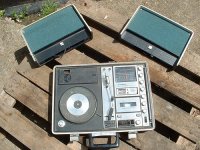 Sanyo G-2615N top + speaker.jpg