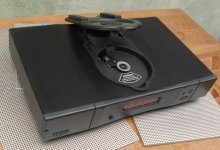 Rega Planet 2000 top CD aera lid open-II.jpg