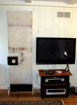 bookcase horn in lr.JPG