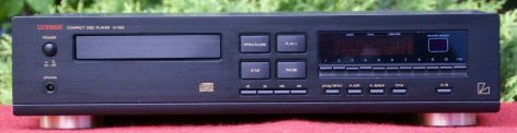 Luxman d322 black front.jpg