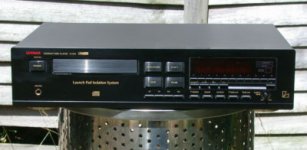 Luxman D373 front.jpg