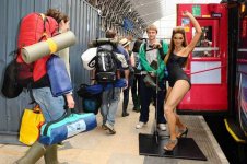 beyonce-knowles-joins-the-queue-for-the-glastonbury-festival-at-paddington-station-image-1-58100.jpg