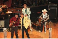 garth-at-the-grand-ole-opry1.jpg