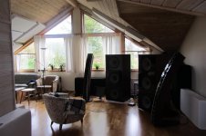 CBT og tre JBL kasser stablet 001 (Large).JPG