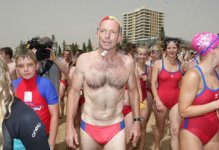 345989-tony-abbott-in-his-039-budgie-smugglers-039-.jpg