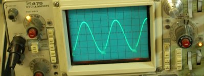 1KHz Sine clipping to 4 ohms.jpg
