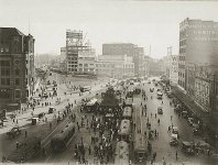 450px-Trams_and_traffic_at_Railway_Square.jpg
