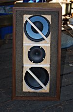 09_speakers_in_box_C_600px.jpg