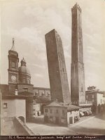 Fotografia_dell'Emilia_-_n._001_-_Torri_Asinelli_e_Garisenda_-_Bologna.jpg