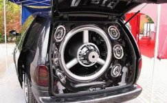 Giant-subwoofer-minivan.jpg