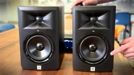 jbl lsr 305.jpg