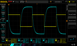inverted amp 22V supply 8,2R_square wave 20khz 900mVrms in about.png