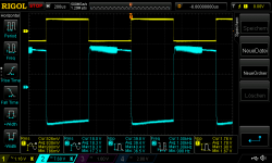 inverted amp 22V supply 8,2R_square wave 1khz 890mVrms in oscillating.png